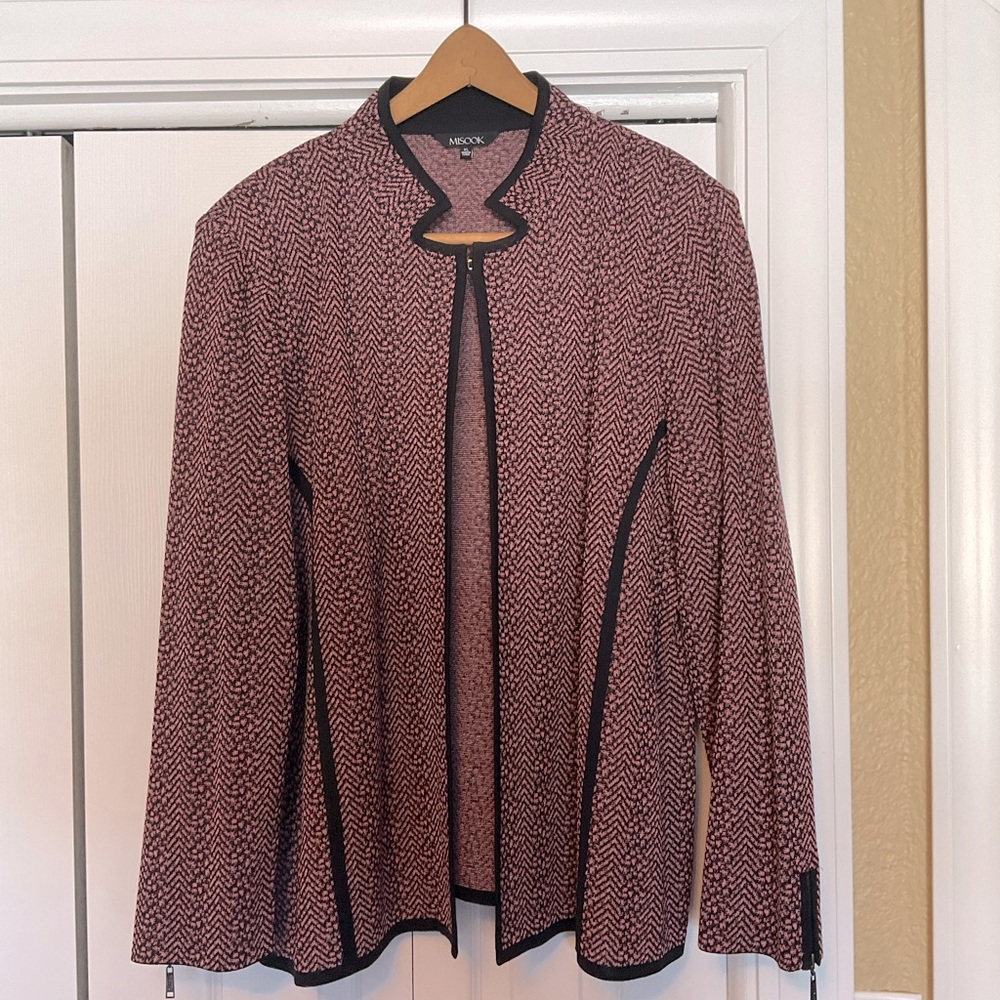 Beautiful Misook fine gauge sweater jacket Black & pink! Like new! One clasp. XL
